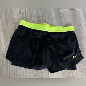 Nike dry fit women athletic active wear running jogging fitness shorts lined M
